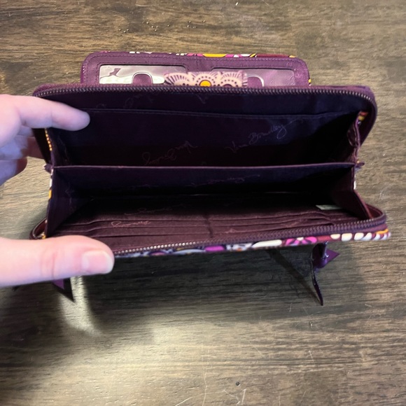 Vera Bradley turn-lock wallet in Sunset Safari - Picture 4 of 5